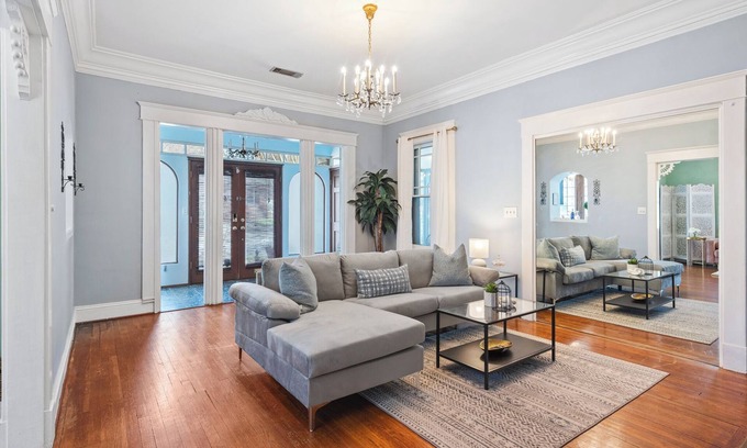 Virginia Highland Maison | Charming Vintage Modern 1BR, 1BA Apartment in Midtown @Piedmont Park.