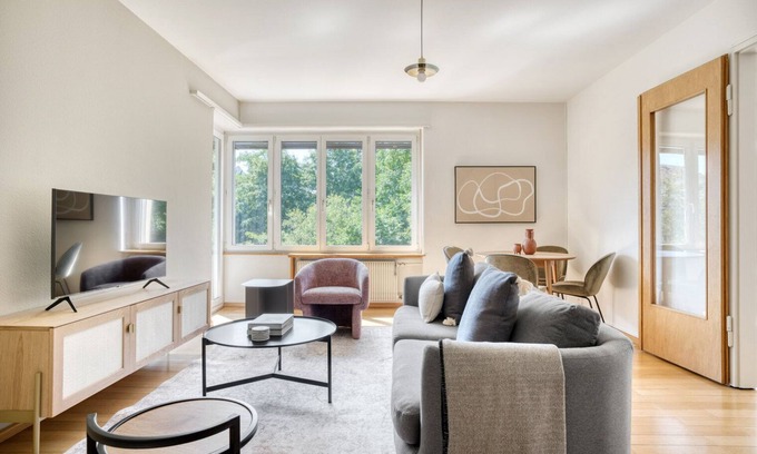 Basel City Centre Appartement | Charming Vorstädte 3 Room w/ Storage, 10 mins to Market, by Blueground
