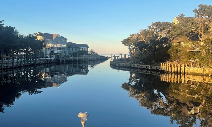 Ocracoke Appartement | Charming Waterfront 2-bedroom apartment in enchanting Ocracoke W Dock & kayaks.