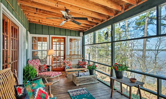 Ridgeway Maison | Charming Waterfront Ridgeway Cabin with Dock!