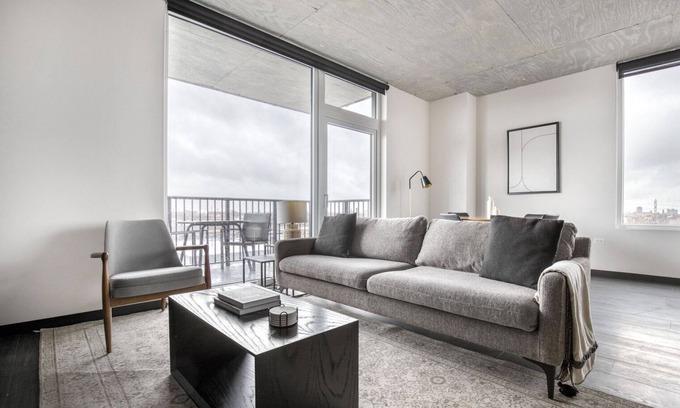 Near West Side Appartement | Charming West Loop 2BR w/ Gym & Rooftop, nr Union Park, by Blueground