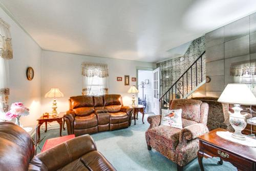 West Mifflin Maison | Charming West Mifflin House - 3 Mi to Kennywood!