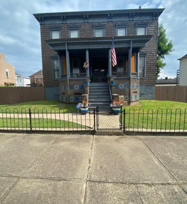 Wheeling Maison | Charming Wheeling Island Home