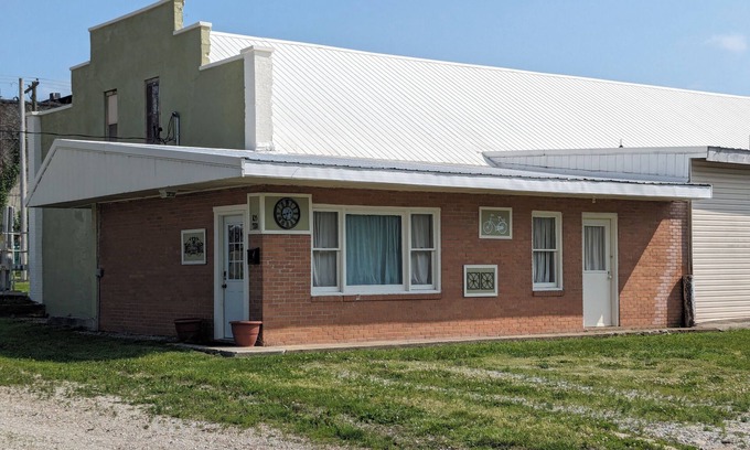 Windsor Appartement | Charming Windsor Apartment: Easy access to Katy and Rock Island Trails.