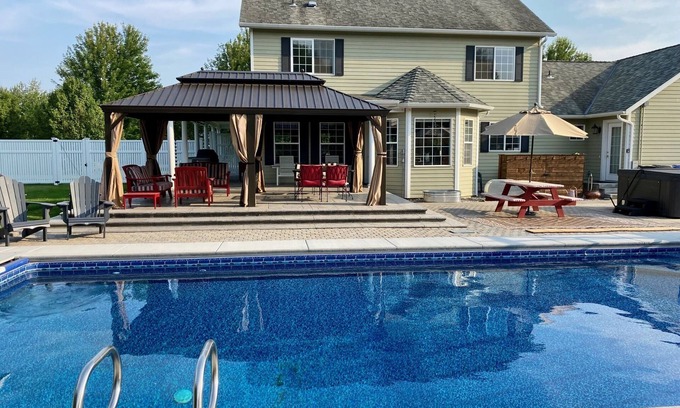 Walla Walla Maison | Charming Wine lovers Farm House with heated Pool & Hot tub!!