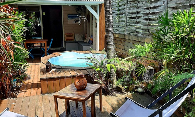 Le Diamant Maison | Bungalow de Charme en Bois à 100m de la Plage avec sa petite piscine privée