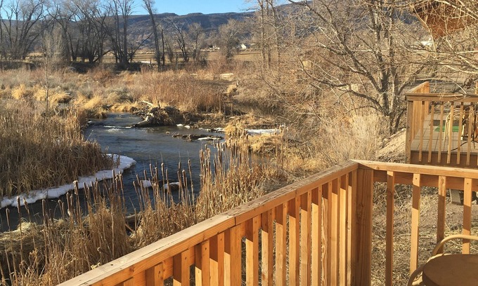 Sevier Cabine | Charming WoodlandCabin with Stunning River Views!