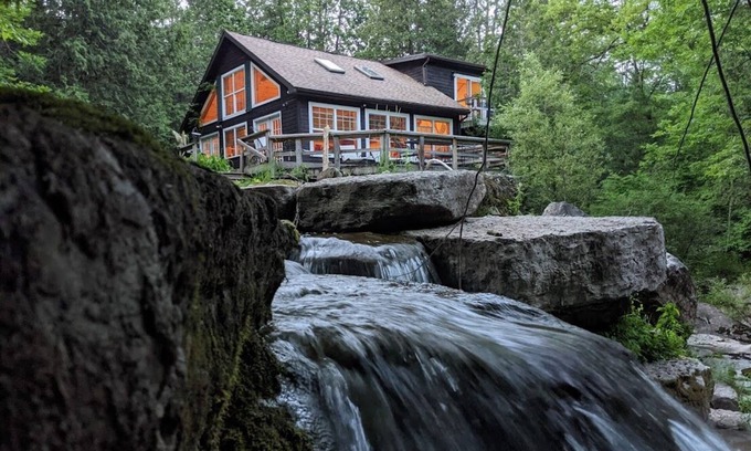 Munnsville Cottage | Charmants chalets toute l'année sur la cascade