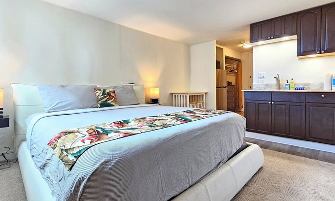 Diamond Head - Kapahulu - St. Louis Appartement | Charming10th Floor Cozy Studio w/Parking