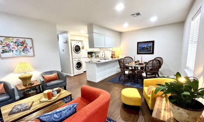Weatherford Appartement | Charmingly Colorful 2 Bedroom Duplex near SWOSU