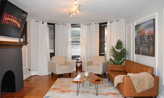 Downtown Appartement | Charmingly Historic King Suite in Downtown Clayton