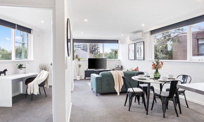 St Kilda Appartement | Charnwood 2BR: Homely Haven