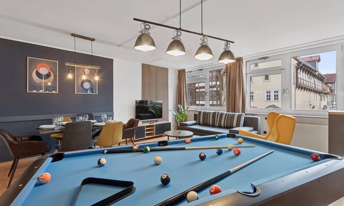 Hamelin Appartement | Charysma: Billiard loft | pedestrian zone | bedroom with smart TV | parking lot