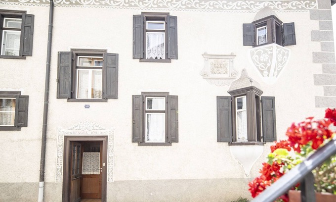 Ardez Maison | Chasa Bröl: Engadine holiday home in the middle of idyllic Ardez