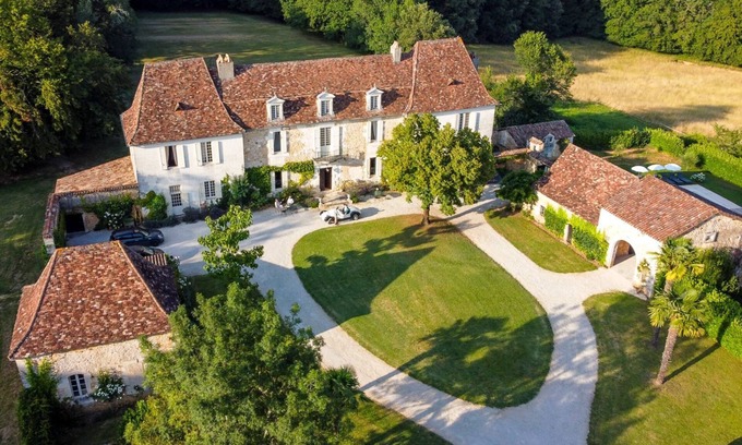 Saint-Martin-des-Combes Autre | Chateau De Neveu - Sept Chambres , Couchages 14