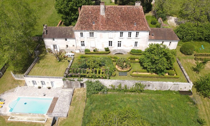 Perigueux Maison | Château Barbadeau – Séjour d’Exception avec Piscine Privée au Cœur du Périgord