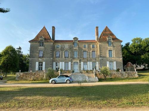 Saint-Adjutory Lit Et Petit-Déjeuner | Chateau de Russas, chambre d'hote