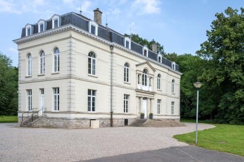 Cappelle-en-Pevele Villa | Chateau du Béron