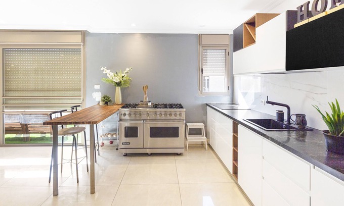 Mateh Yehuda Maison | Chateau Gabriel 6 BR Villa w Heated Pool