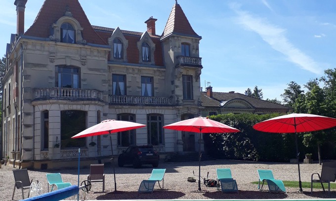 Perreux Autre | Château Glamor "French and British touch"
