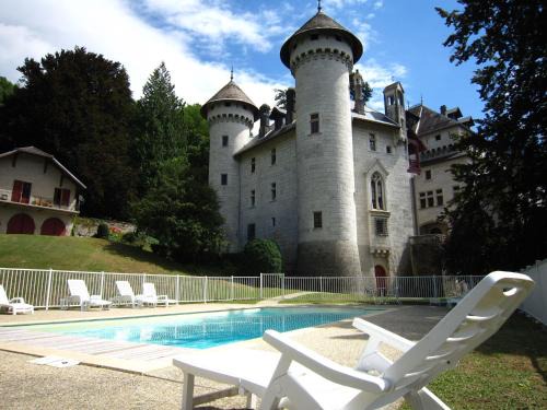 Serrieres-en-Chautagne Maison | Chateau in Rhone Valley near Ski Resorts