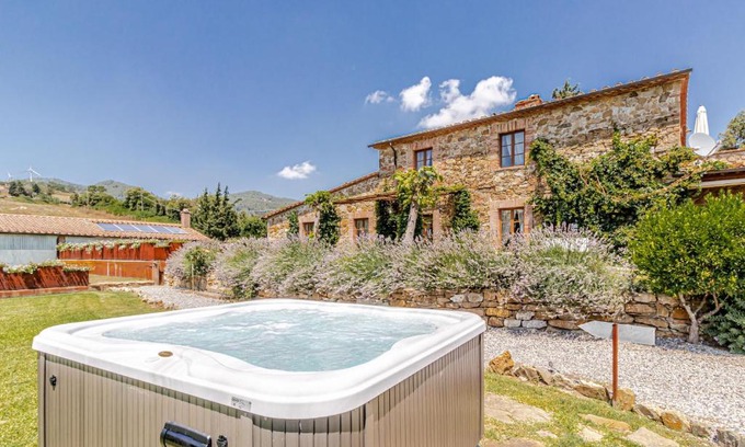 Montecatini Val di Cecina Villa | Chateau La Siroque