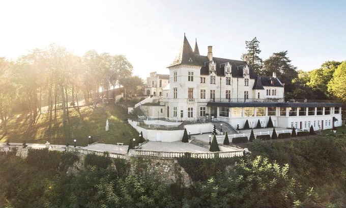 Chenehutte-Treves-Cunault Hôtel | Chateau Le Prieuré Saumur - La Maison Younan