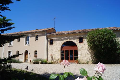 Saint-Pierre-d'Aurillac Lit Et Petit-Déjeuner | Chateau Le Livey