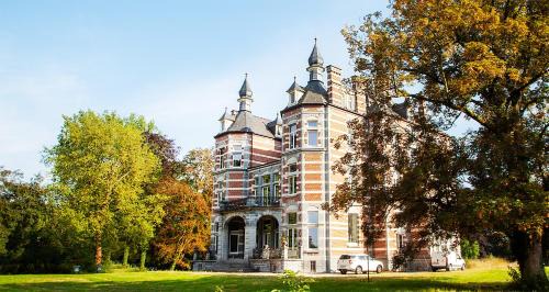 Peruwelz Lit Et Petit-Déjeuner | Chateau Morreau