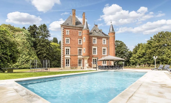 Vescours Autre | Chateau Romenay - Ten Bedroom Castle, Sleeps 20