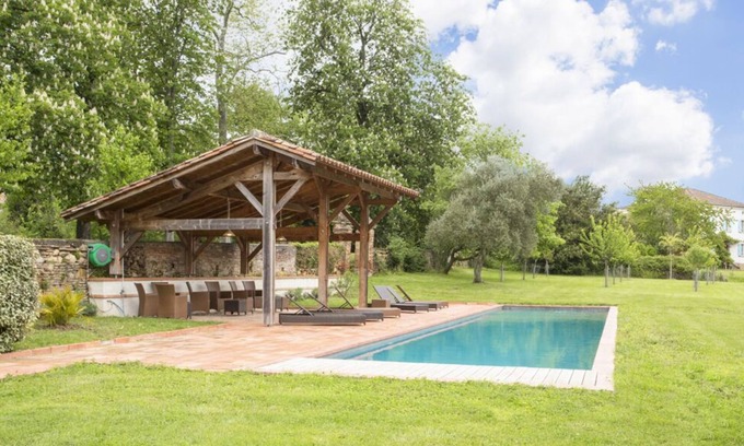 Castelnau-Picampeau Autre | Chateau Siregarde - Dix Chambres , Couchages 17