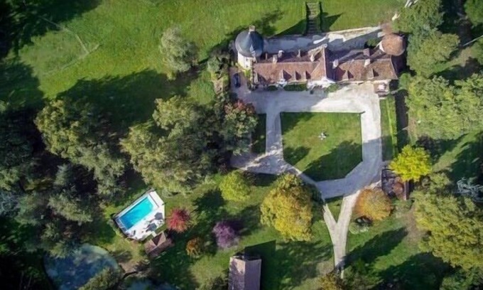 Millancay Maison | Chateau solognot XV eme siècle tout confort avec piscine et tennis.