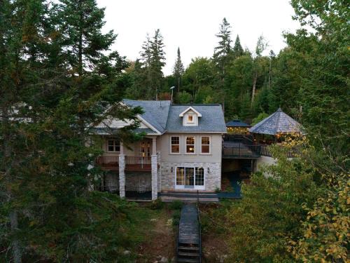 Val-des-Lacs Chalet De Ski | Chateau Val-des-Lacs Absolute luxury by the lake