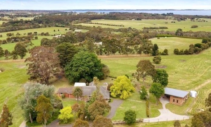 Balnarring Maison | Chatsworth House and Cottage by Ready Set Stay