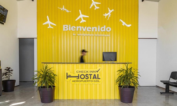 Baja California Maison | CHECK INN HOSTAL AEROPUERTO GDL