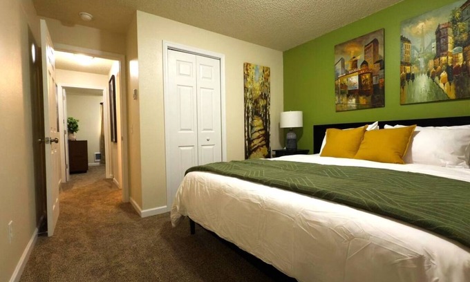 Olympia Appartement | Check out this new urban apartment, walking distance to downtown Olympia and on the bus line!