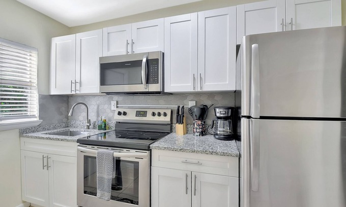 Delray Beach Cottage | Cheerful 2 bed cottage, East Delray Beach, pets ok