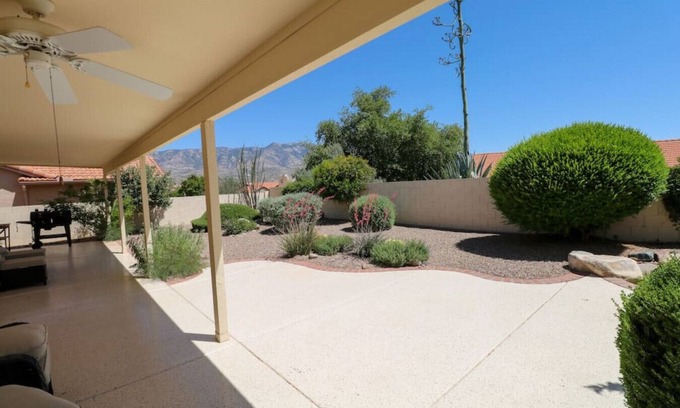 Saddlebrooke Maison | Cheerful 2 Bedroom, Stunning Mountain Views 55+