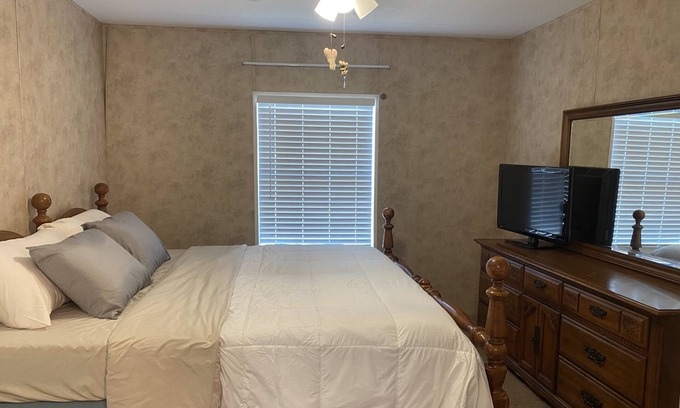 Norman Park Maison | Cheerful 2 bedroom home, King Suite, Wi-Fi