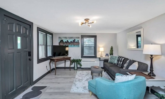 Earlewood Maison | Cheerful 2BR in Earlewood