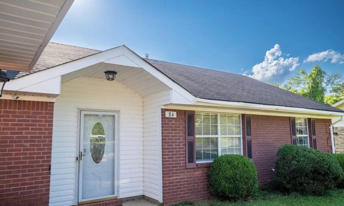 Columbus Maison | Cheerful 3-Bed Room Home in Columbus, MS