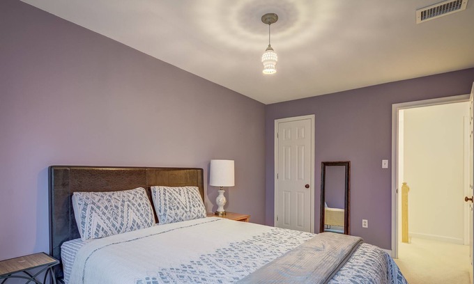 Lake Ridge Maison | Cheerful 3 bedroom 2.5 bath king bed