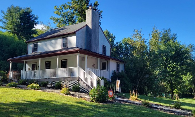 Barto Autre | Cheerful 3 bedroom country home with a pool