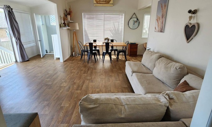 Stanmore Bay Maison | Faites des souvenirs cette haute saison en faisant de cette maison ensoleillée de Stamore Bay la vôtre!