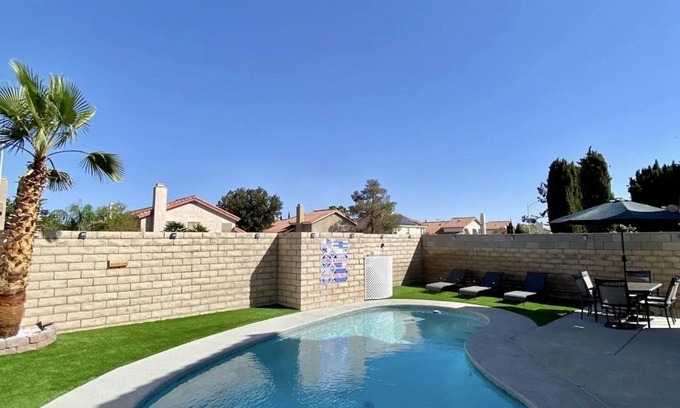 Spring Valley Maison | Cheerful 3-Bedroom home w/ Pool(minutes to the Strip)