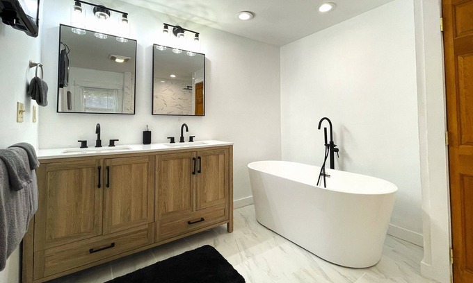 Gorham Maison | Cheerful 3-Bedroom Home with Hot Tub & Pool Table