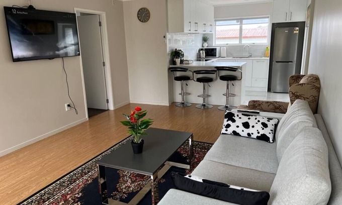 Goodwood Heights Maison | Cheerful 3 bedroom with free parking