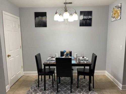 Tallahassee Maison | Cheerful 3-bedrooms with free parking on premises