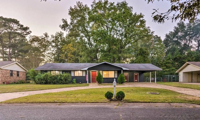 Jacksonville Maison | Cheerful 3 BR 1.5 BA Home in Great Neighborhood! Recently Renovated!