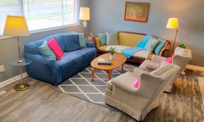 Huber Heights Maison | Cheerful 3-BR home near Downtown Dayton, Wright Patterson AFB and Airport